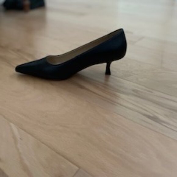 Ann Taylor Leather Nip Toe Kitten Heel Pump in Black 7M NIB - Picture 8 of 10